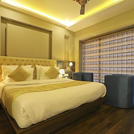 The Ivy Grand Hotel In City Centre With Free Secured Parking New Delhi Exteriör bild