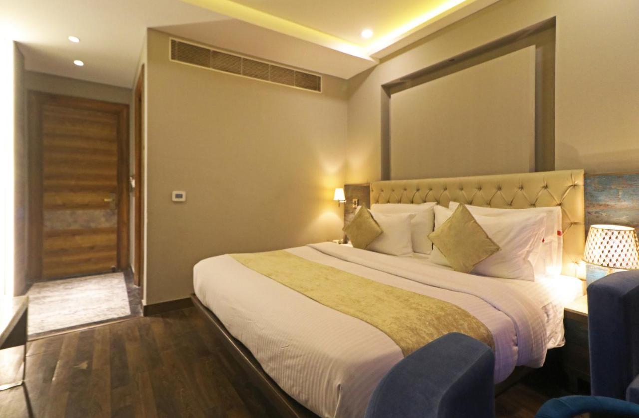 The Ivy Grand Hotel In City Centre With Free Secured Parking New Delhi Exteriör bild