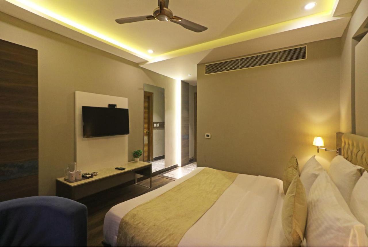 The Ivy Grand Hotel In City Centre With Free Secured Parking New Delhi Exteriör bild