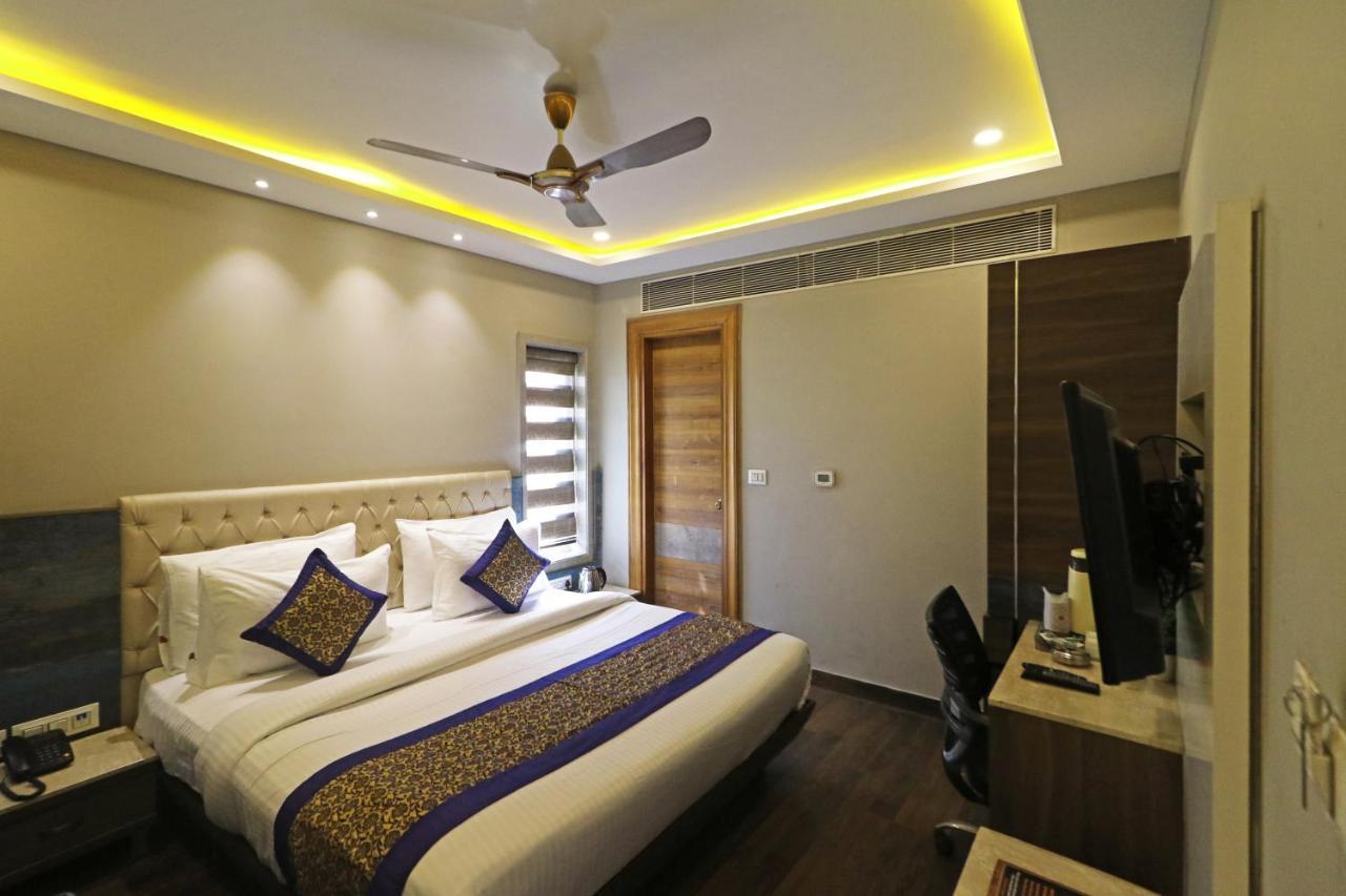 The Ivy Grand Hotel In City Centre With Free Secured Parking New Delhi Exteriör bild