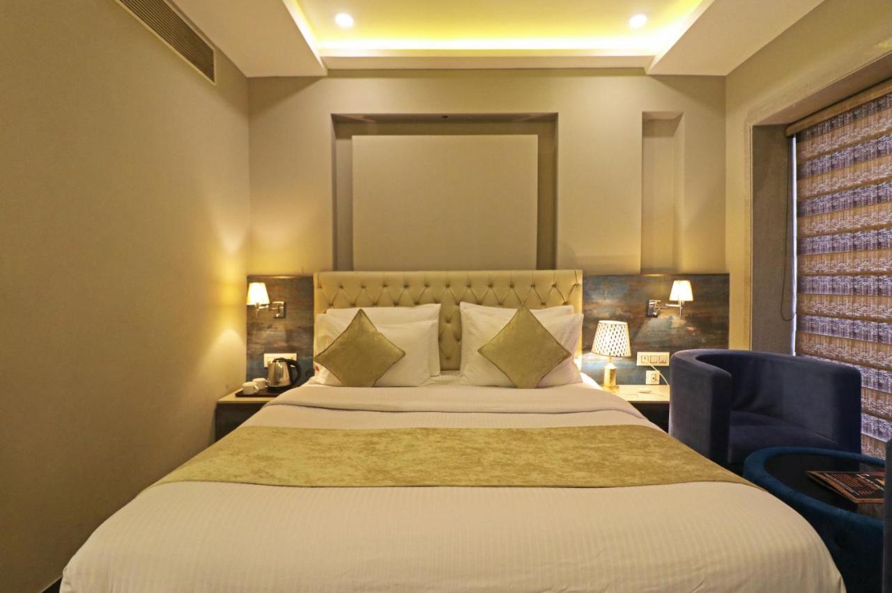 The Ivy Grand Hotel In City Centre With Free Secured Parking New Delhi Exteriör bild