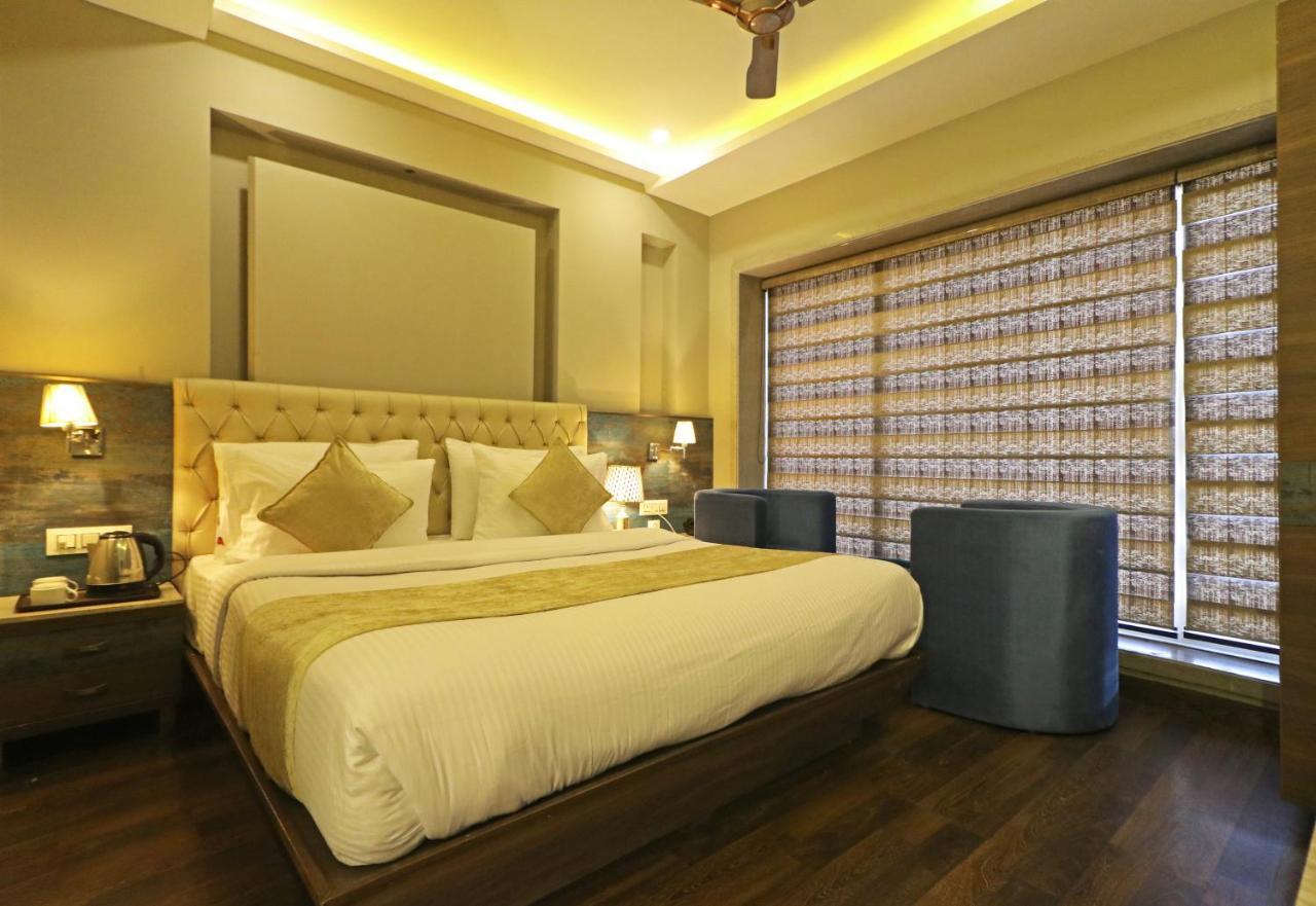 The Ivy Grand Hotel In City Centre With Free Secured Parking New Delhi Exteriör bild