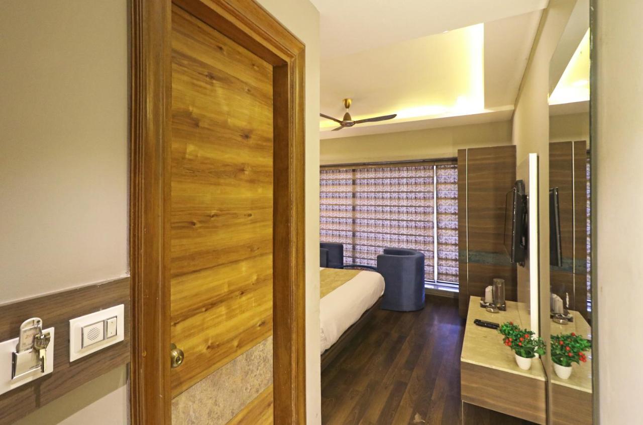 The Ivy Grand Hotel In City Centre With Free Secured Parking New Delhi Exteriör bild