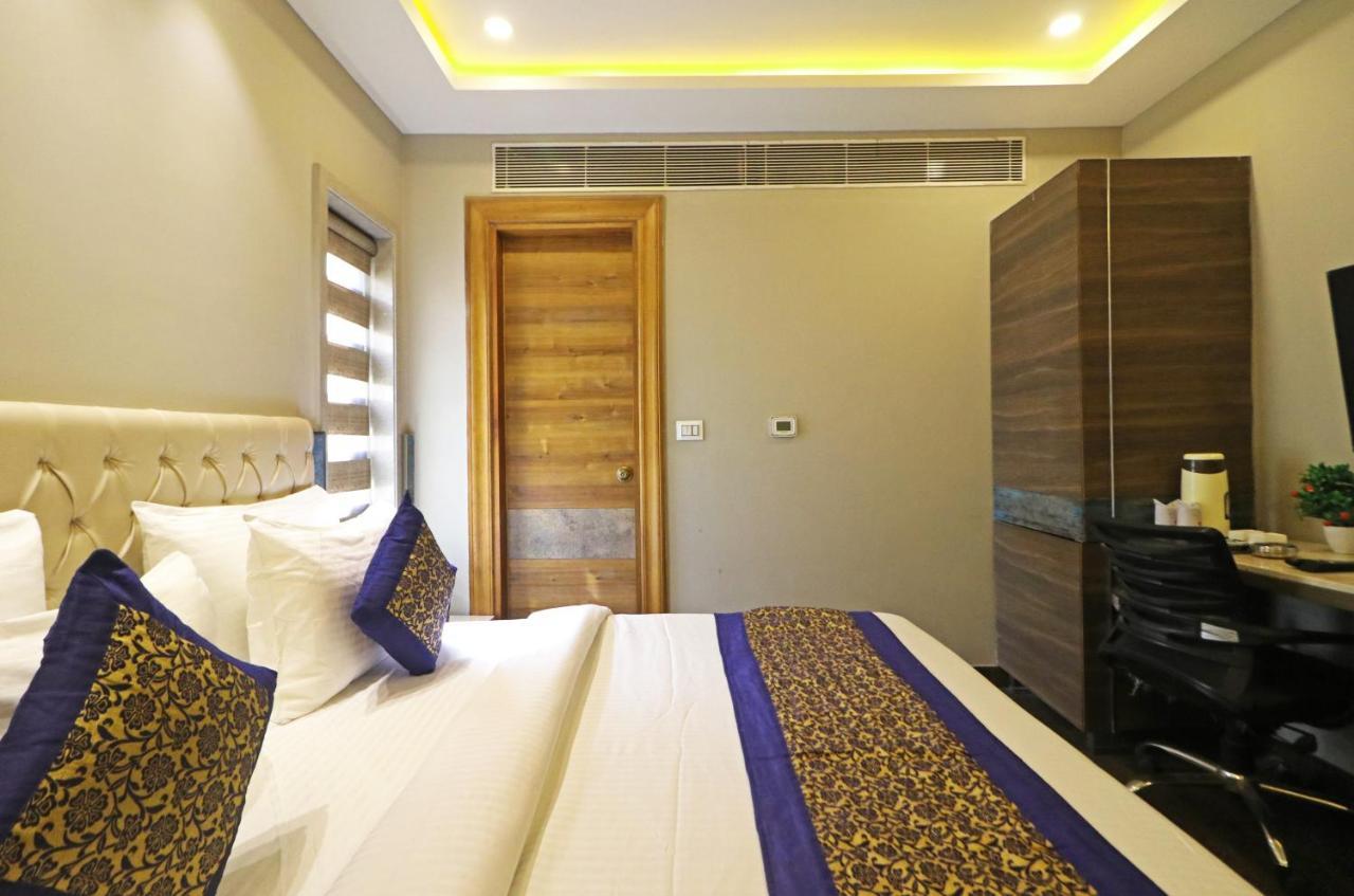 The Ivy Grand Hotel In City Centre With Free Secured Parking New Delhi Exteriör bild