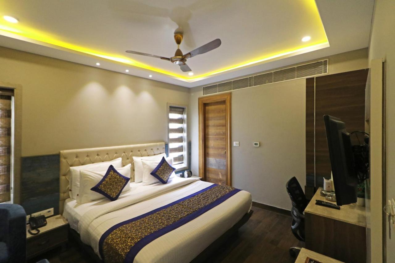 The Ivy Grand Hotel In City Centre With Free Secured Parking New Delhi Exteriör bild