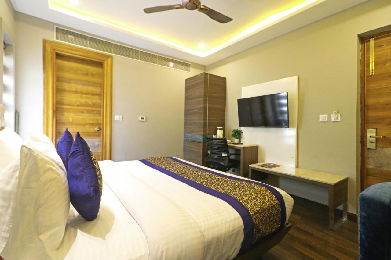 The Ivy Grand Hotel In City Centre With Free Secured Parking New Delhi Exteriör bild