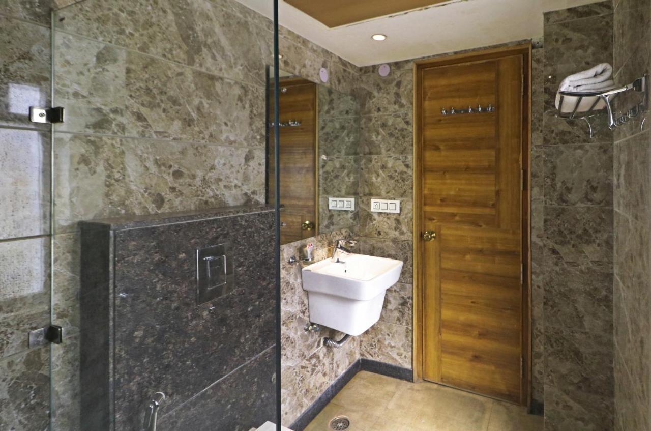 The Ivy Grand Hotel In City Centre With Free Secured Parking New Delhi Exteriör bild
