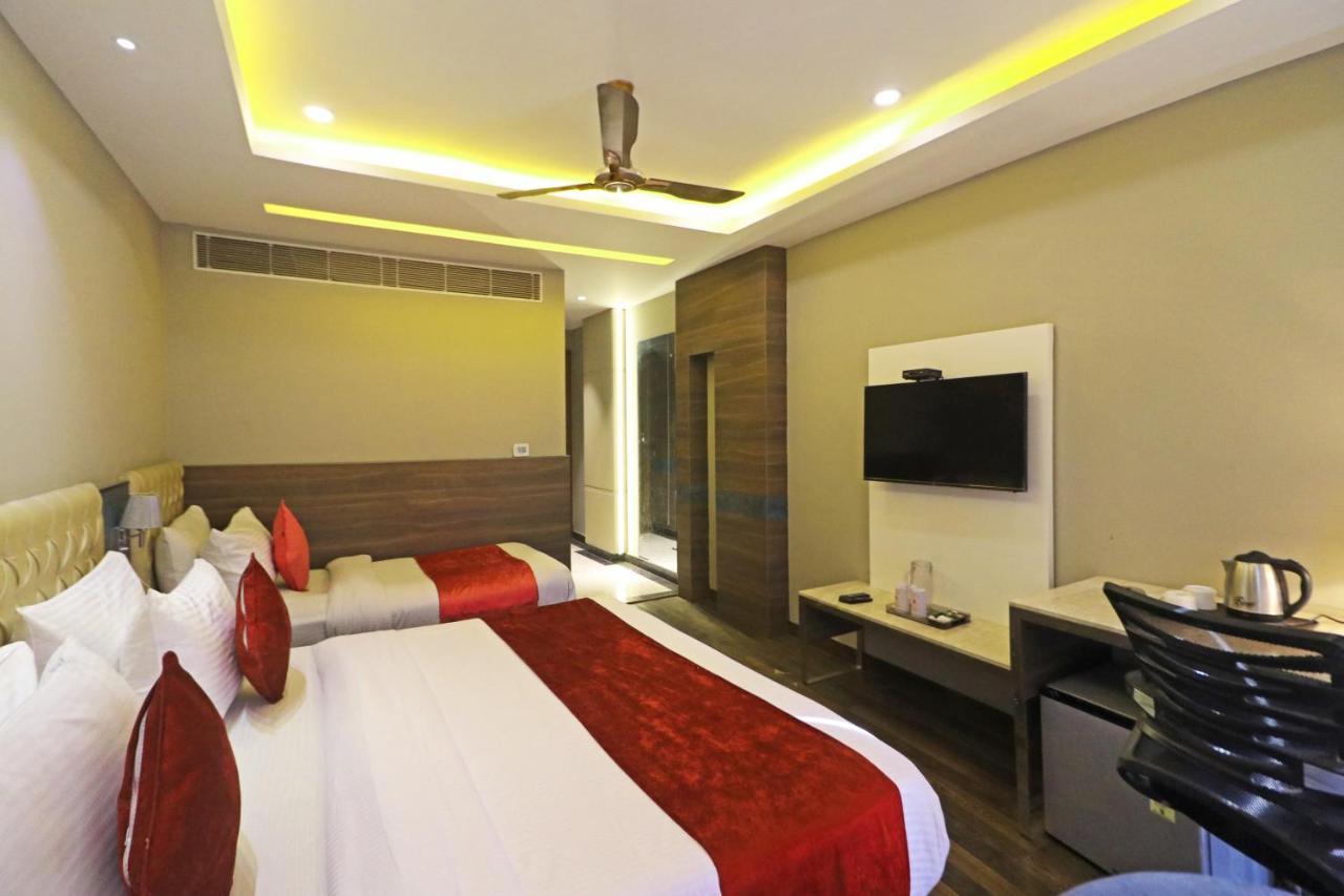 The Ivy Grand Hotel In City Centre With Free Secured Parking New Delhi Exteriör bild