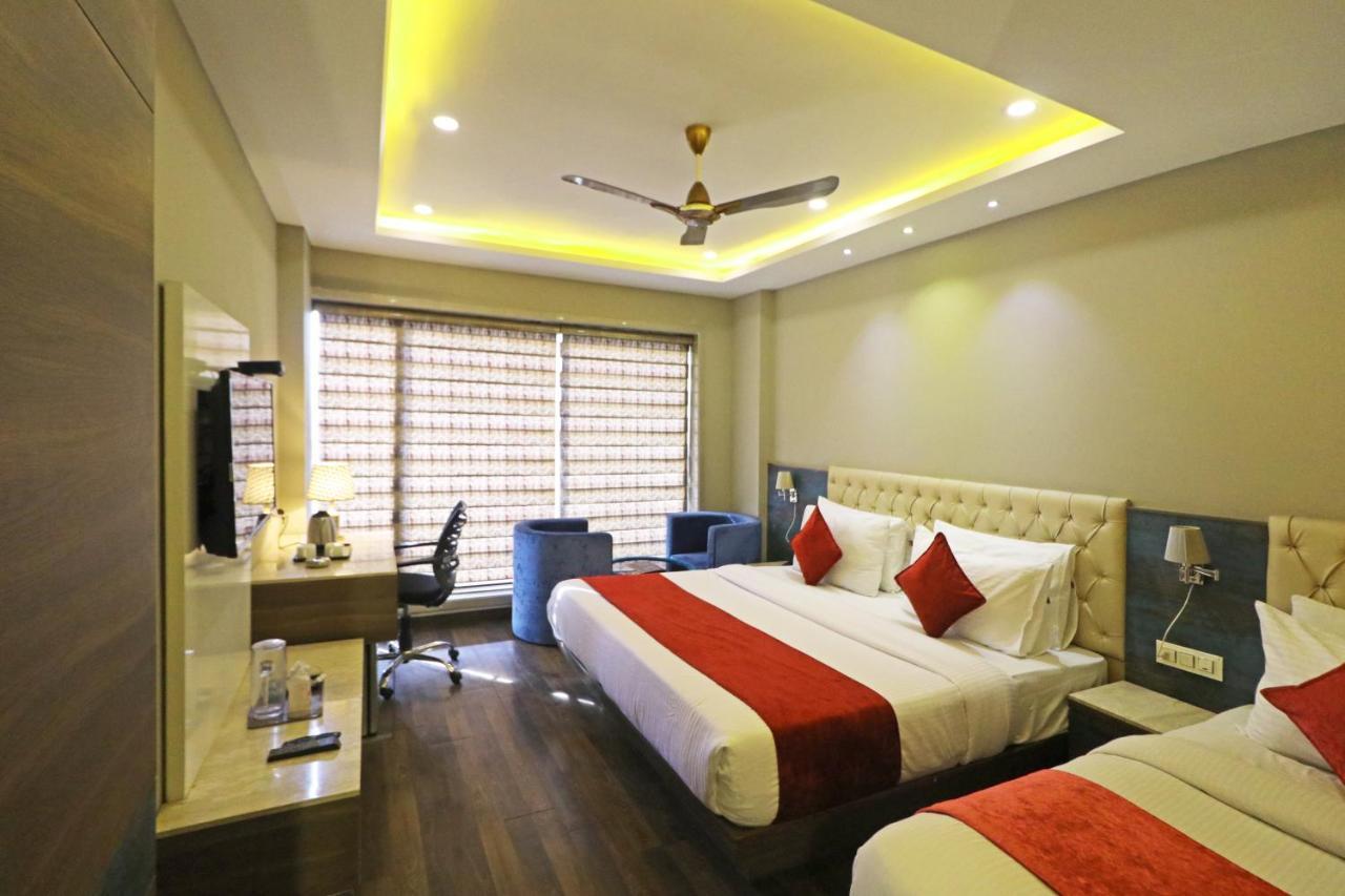 The Ivy Grand Hotel In City Centre With Free Secured Parking New Delhi Exteriör bild
