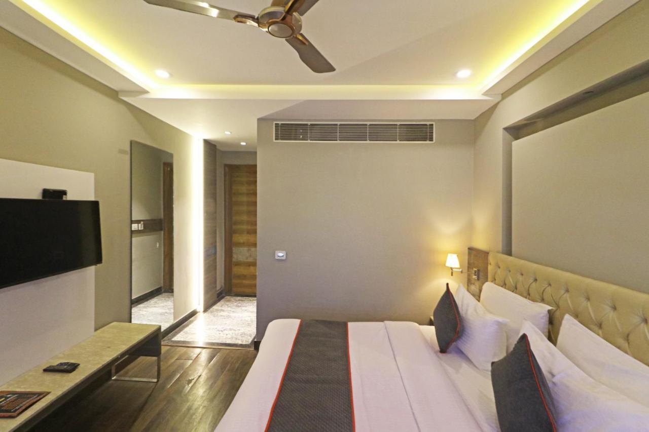 The Ivy Grand Hotel In City Centre With Free Secured Parking New Delhi Exteriör bild