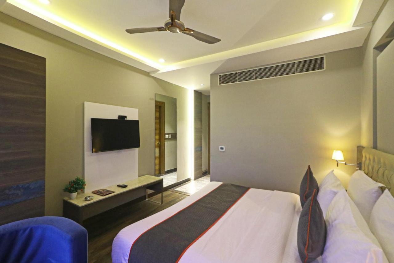 The Ivy Grand Hotel In City Centre With Free Secured Parking New Delhi Exteriör bild