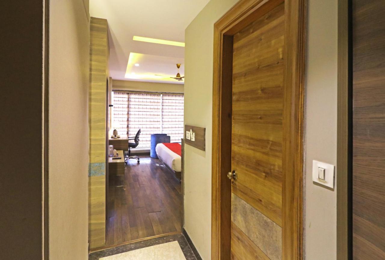 The Ivy Grand Hotel In City Centre With Free Secured Parking New Delhi Exteriör bild