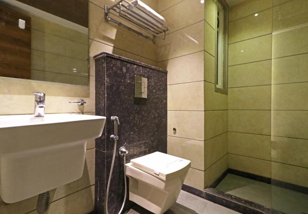 The Ivy Grand Hotel In City Centre With Free Secured Parking New Delhi Exteriör bild