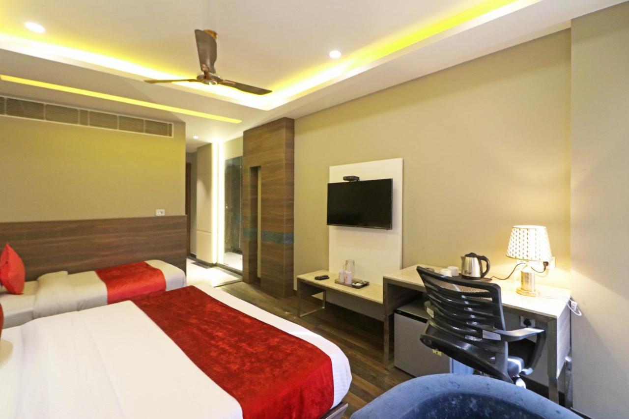 The Ivy Grand Hotel In City Centre With Free Secured Parking New Delhi Exteriör bild